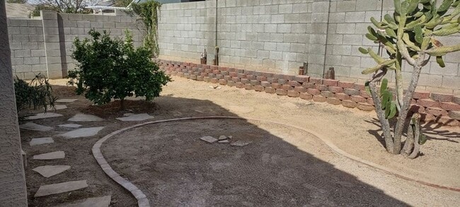 Building Photo - BEAUTIFUL HOUSE IN EL MIRAGE! NO HOA!!