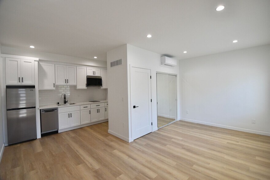 Building Photo - 2683 34th St