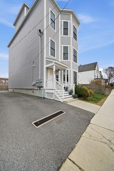 Building Photo - 68 Edson St