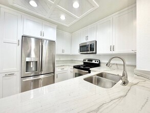 Building Photo - Beautiful 1Bd/1Ba located in Tustin!