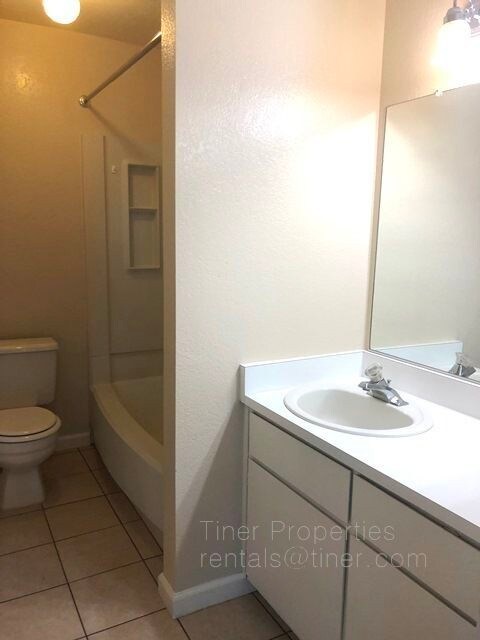 Building Photo - Natomas 2 Bedroom Condominium in Gated Com...
