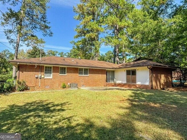 Building Photo - 1831 Tanglewood Rd