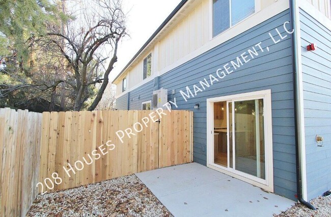 Building Photo - Immaculate Main-Level Apartment *75% Off F...