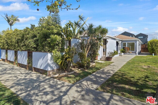 Primary Photo - 216 6th Ave