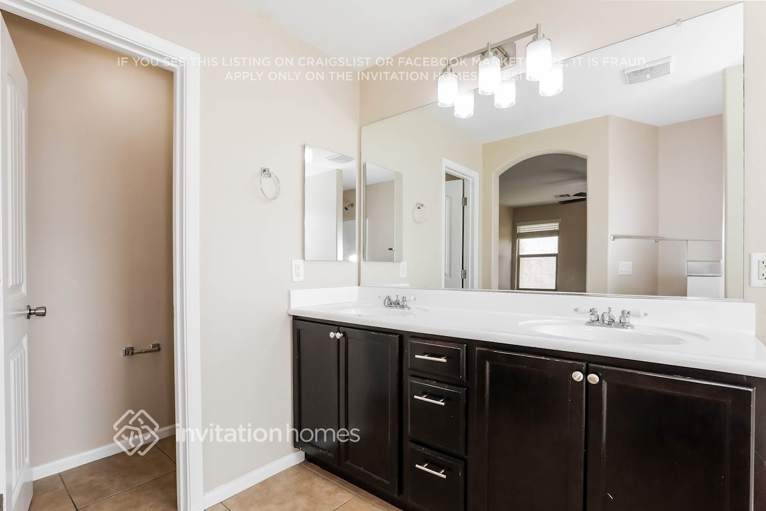 Building Photo - 1382 S Ponderosa Dr