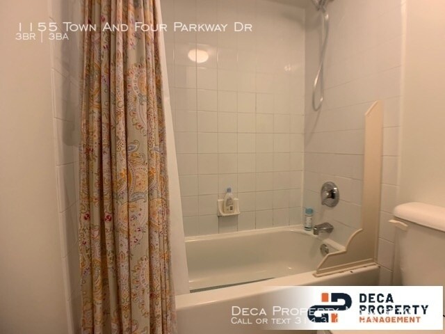 Building Photo - 3 Bedroom Townhome