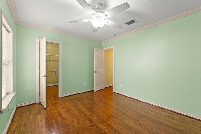 Building Photo - 1535 W 25th St