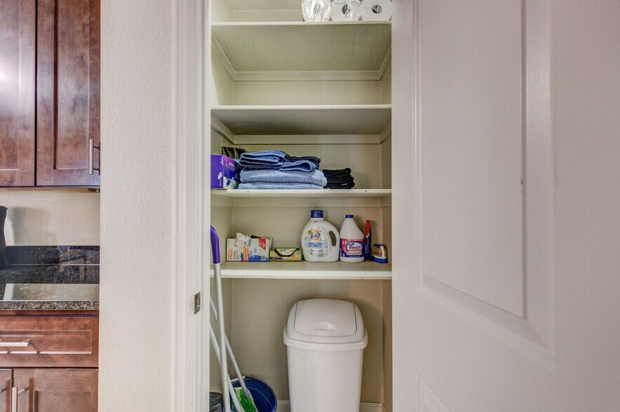 Building Photo - 1363 Pierce St