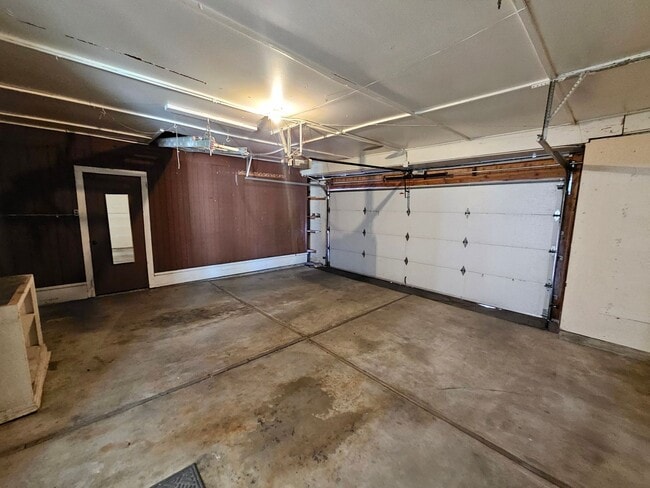 Building Photo - Great 3 Bed / 2 Bath Duplex in Millcreek