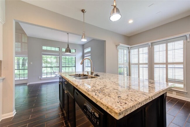 Building Photo - 25 Fairway Oaks Pl