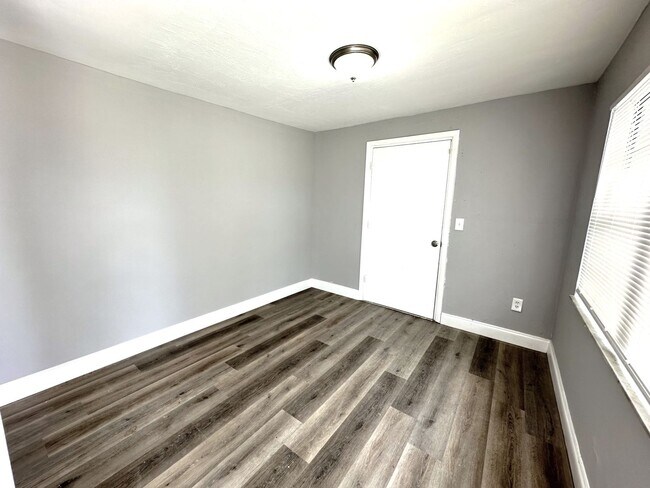 Building Photo - 2117 Mitchell Ct