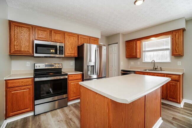 Building Photo - 283 Pinecrest Dr