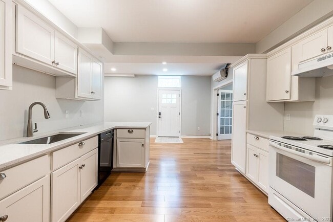 Building Photo - 55 Cider Mill Ln