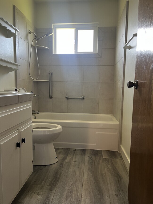 Building Photo - 1094 Tara Ct