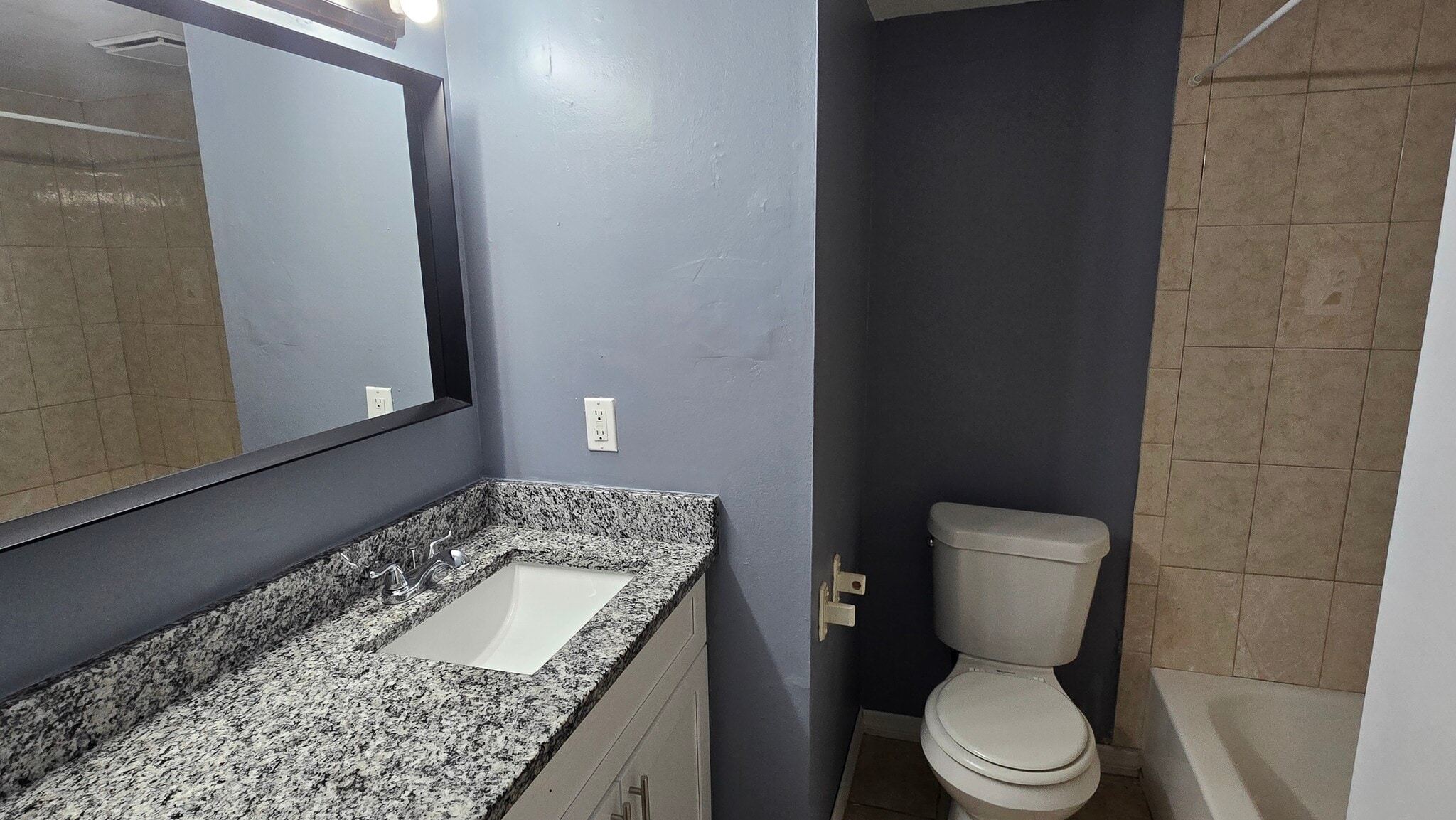 Building Photo - 7210 N Manhattan Ave