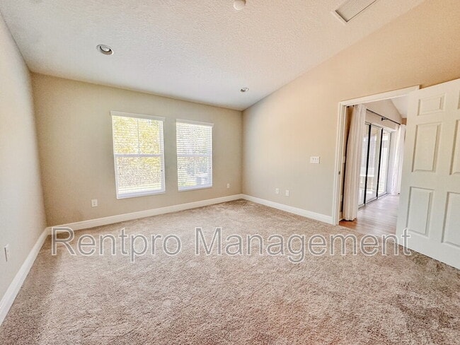 Building Photo - 12488 Oak Hill Way