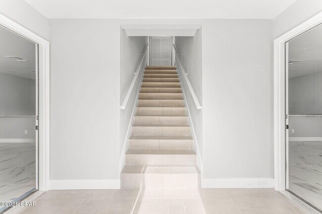 Building Photo - 3908 Ocean View Dr