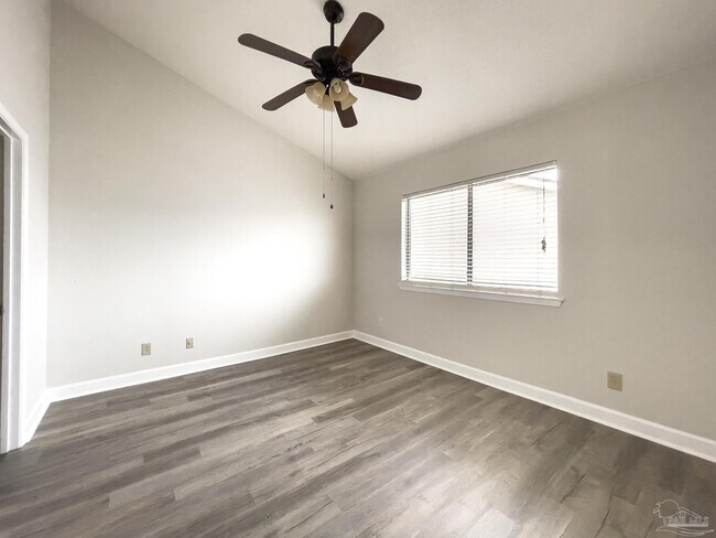 Building Photo - 14100 River Rd