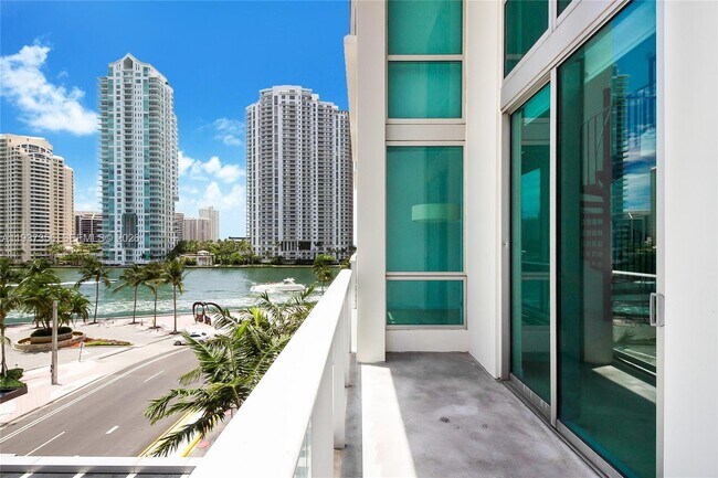Building Photo - 300 S Biscayne Blvd