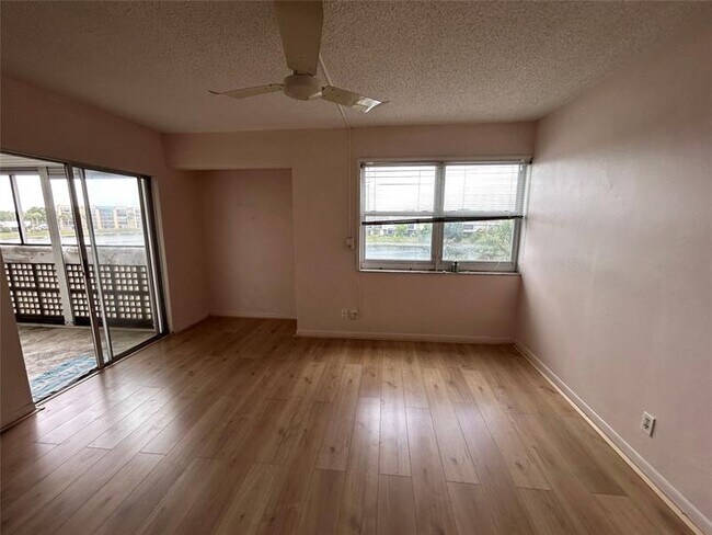 Building Photo - 3301 Spanish Moss Terrace