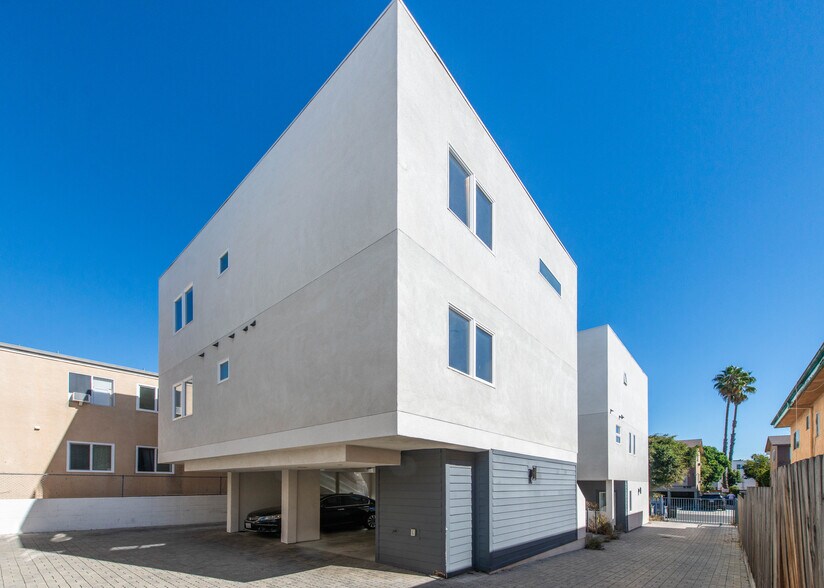 Building Photo - 635 N Harvard Blvd