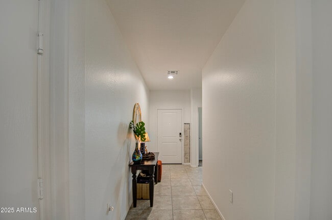 Building Photo - 5267 E Diatomite Dr