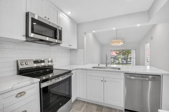 Building Photo - 6649 Somerset Dr