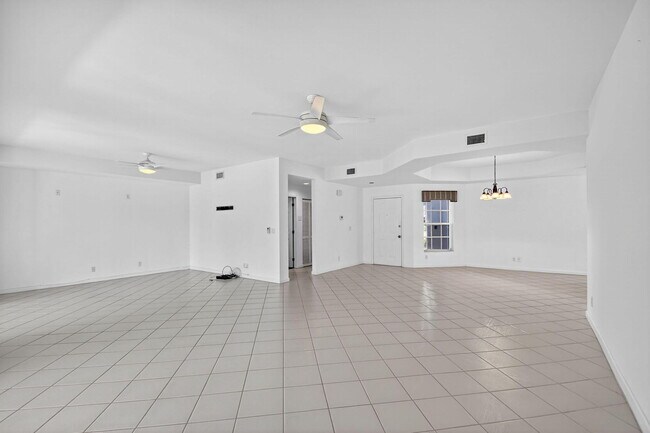 Building Photo - 11570 Briarwood Cir