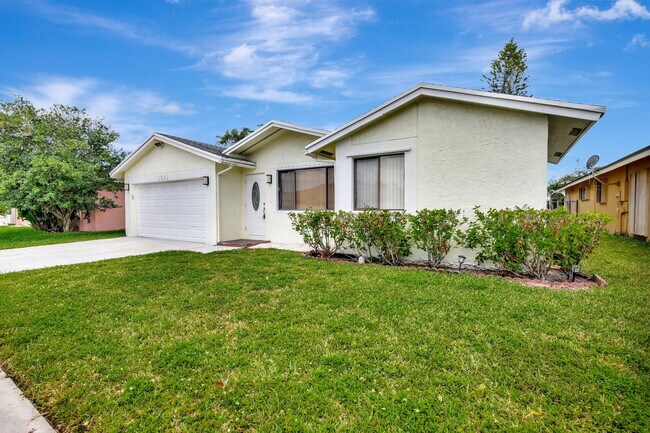 Building Photo - 1541 SW 102nd Terrace