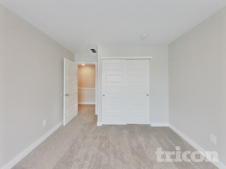 Building Photo - 4740 W Mineral Ln