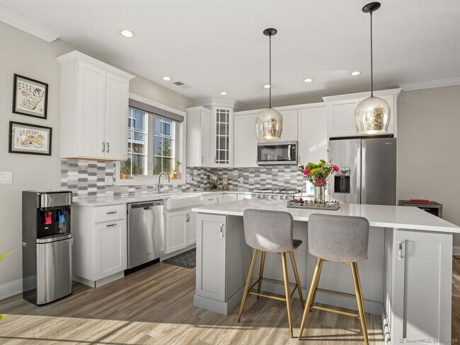 Building Photo - 22 Brentwood Cir