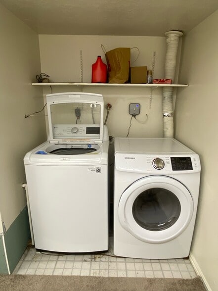 Washer/dryer - 1084 W 1060 N