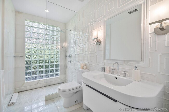 Building Photo - 106 Beachway Dr