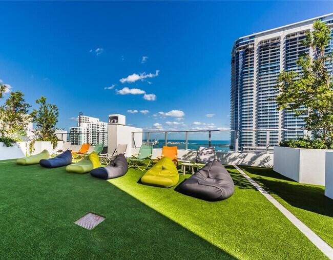 Building Photo - 1010 Brickell Ave