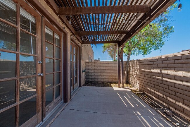 Building Photo - 2650 S Los Amigos Dr