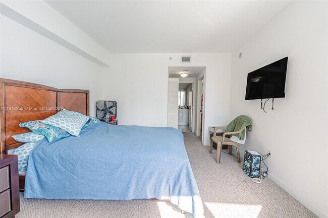 Building Photo - 325 S Biscayne Blvd