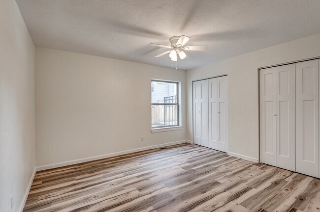 Building Photo - 214 W Maple Ave