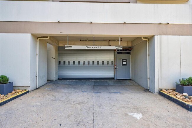 Building Photo - 2161 Peachtree Rd NE