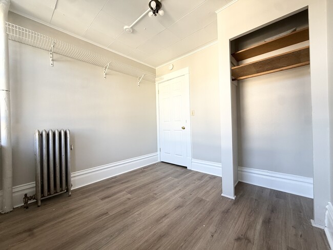 Building Photo - 207 N Pinckney St