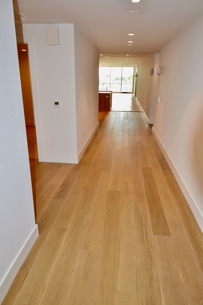Building Photo - LUXURY 3 BEDROOM CONDO in the Unique Urban Enclave  of Palentine. Walk to Balboa Park! Parking wi...