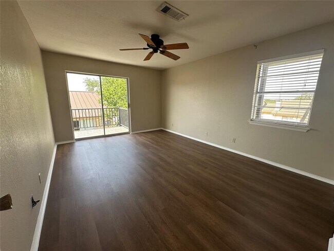 Building Photo - 1210 Hi Stirrup