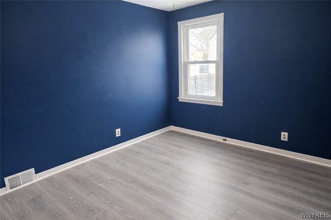 Building Photo - 67 Rose Ave