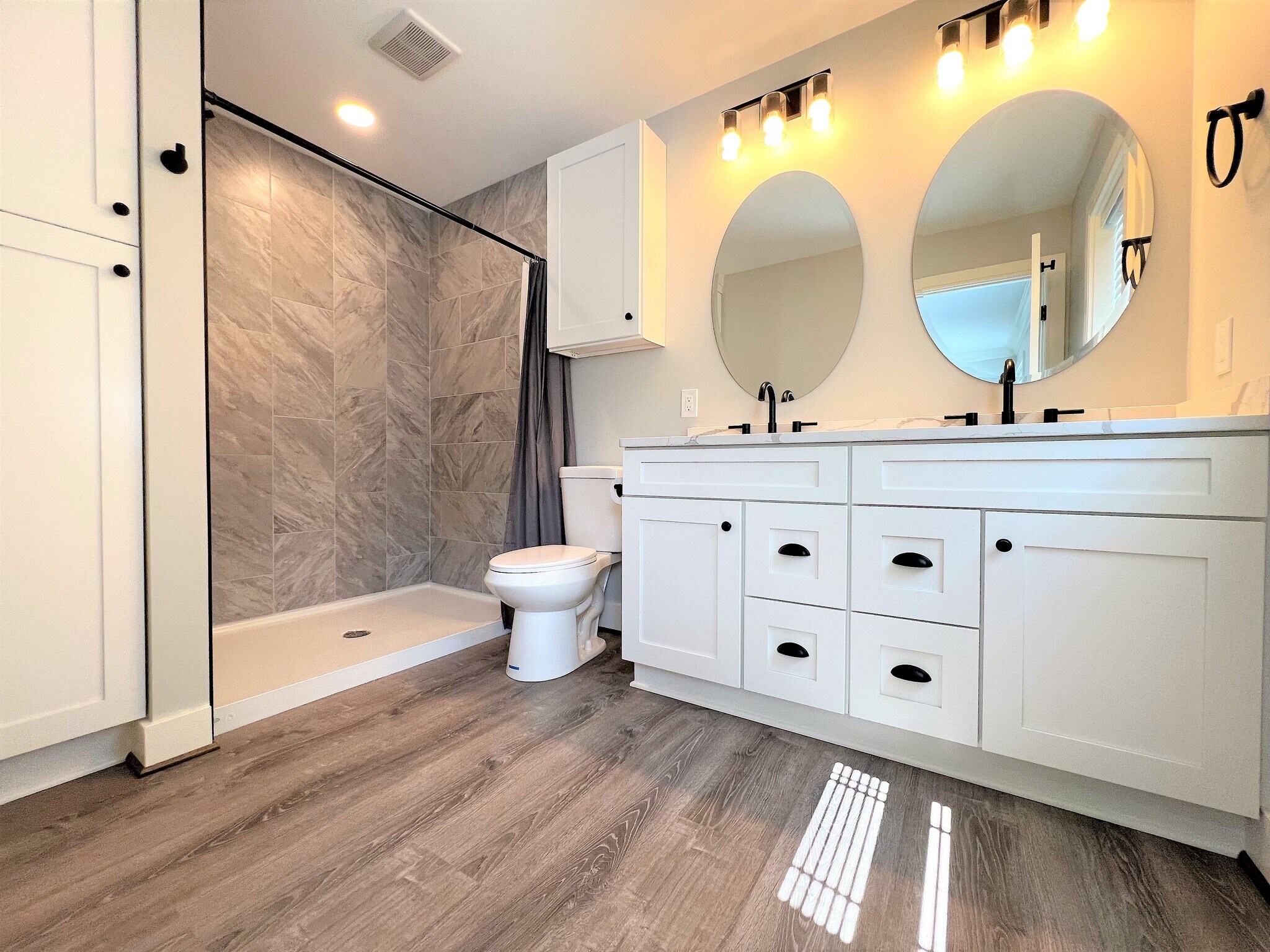 Building Photo - 10975 Main St