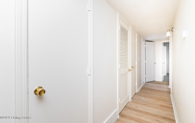 Building Photo - 2515 Brownsboro Rd