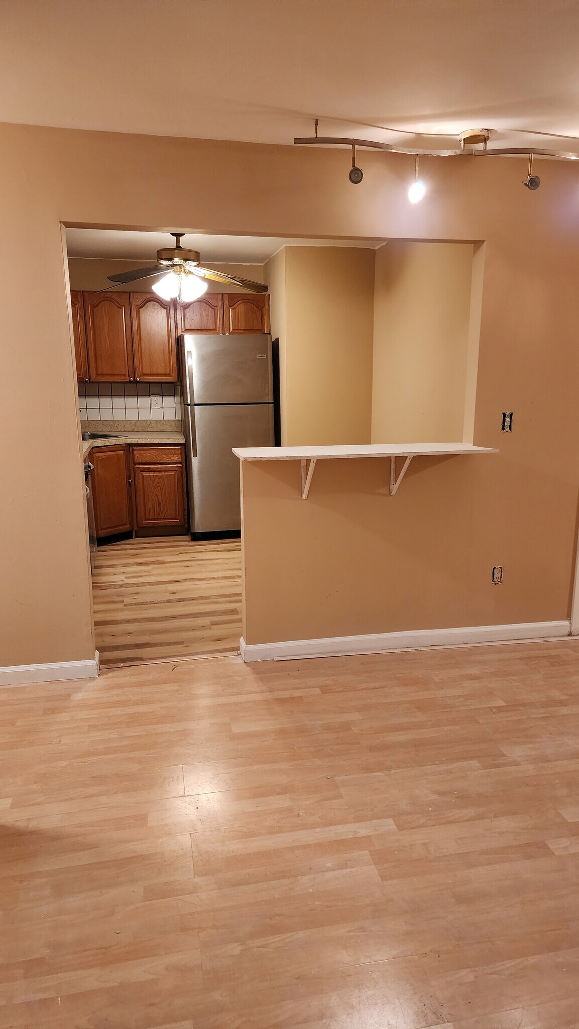 Building Photo - 252 College Dr