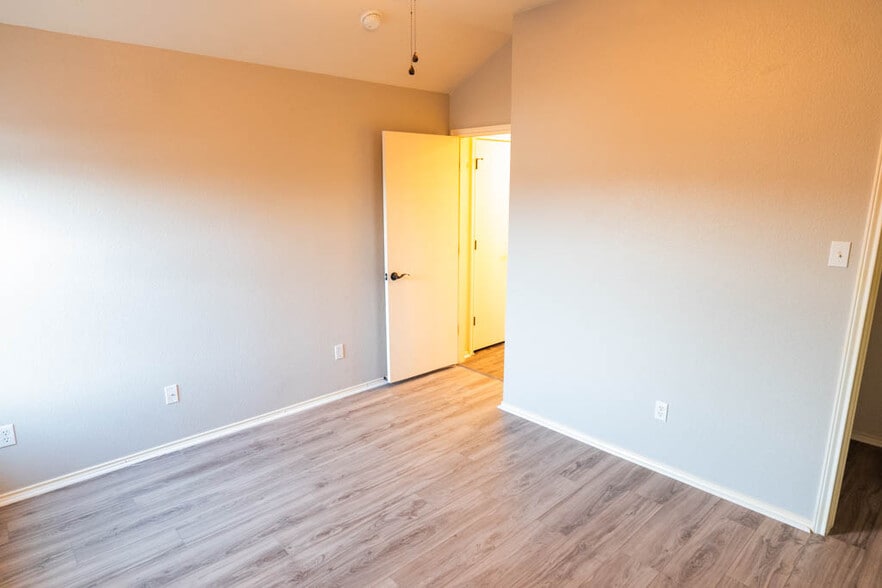 Building Photo - 404 Grisham Dr