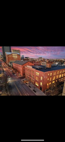 Building Photo - 570 S Front St