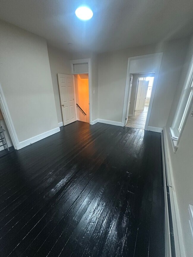 Building Photo - 409 Walnut St