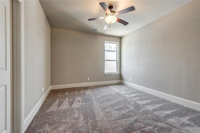 Building Photo - Templeton