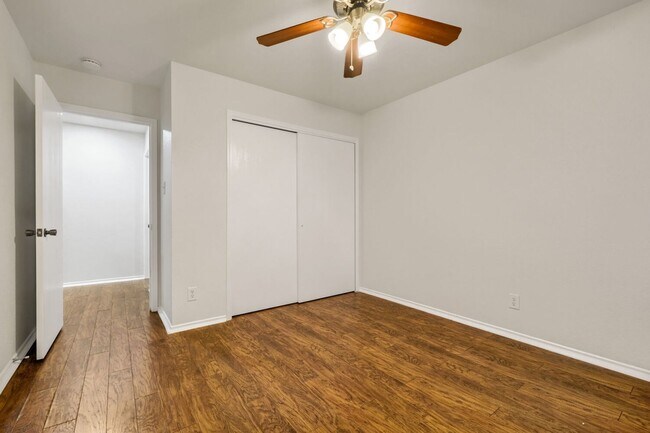 Building Photo - FRESHLY PAINTED  |  OPEN CONCEPT  |  NEAR SCHOOLS & SHOPPING